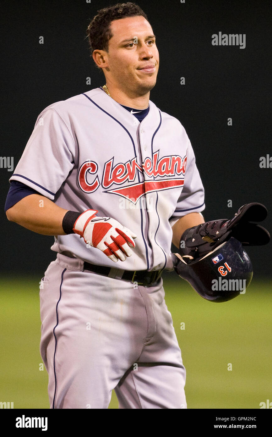 Aprile 23, 2010; Oakland, CA, Stati Uniti d'America; Cleveland Indians shorstop asdrubal cabrera (13) durante l'ottavo inning contro Oakland atletica di Oakland-alameda county coliseum. oakland sconfitto cleveland 10-0. Foto Stock