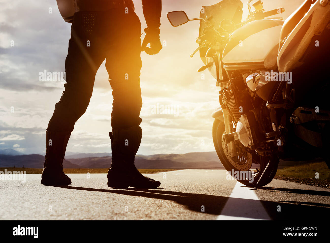 Helmet motorbike immagini e fotografie stock ad alta risoluzione - Alamy