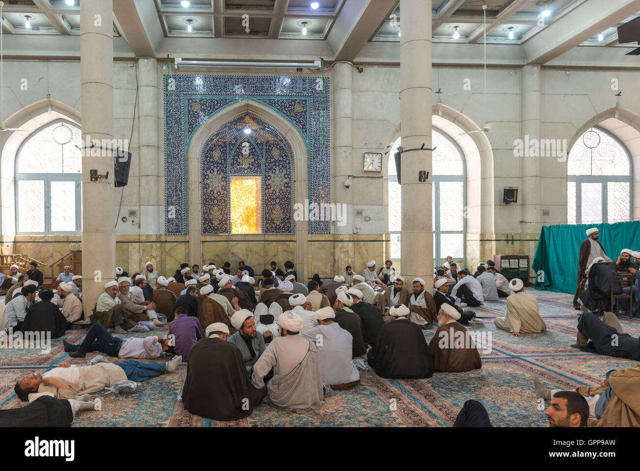 Qom, i religiosi sciiti a Fatima Santuario Masumeh (Fātimah al-Ma'sūmah, sorella di 'Alī al-Riđā) Foto Stock