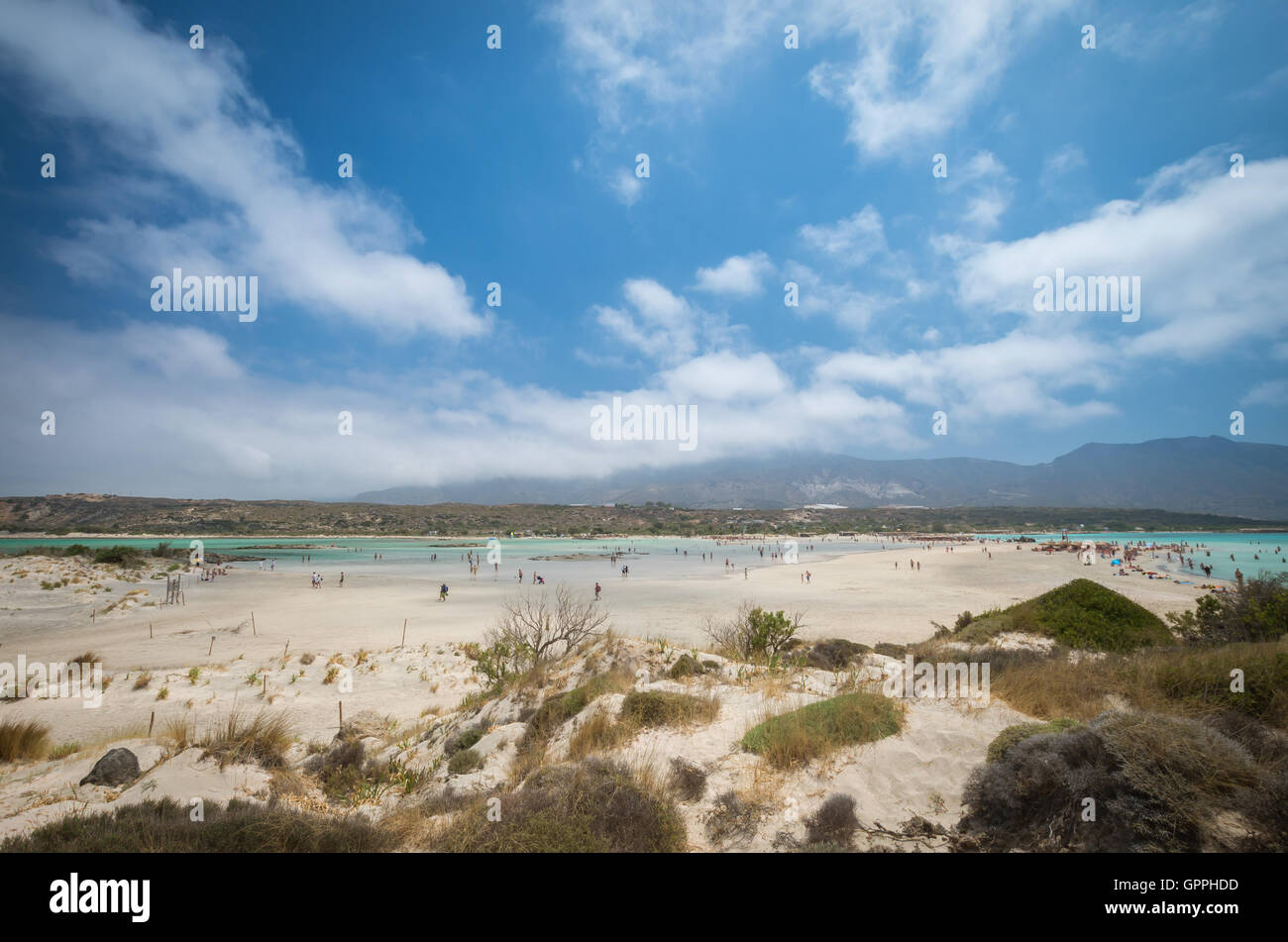 Elafonissi Laguna, Creta, Grecia. Elafonisi beach è una delle spiagge più belle d'Europa. Ci sono rosa e sabbia nera. Foto Stock