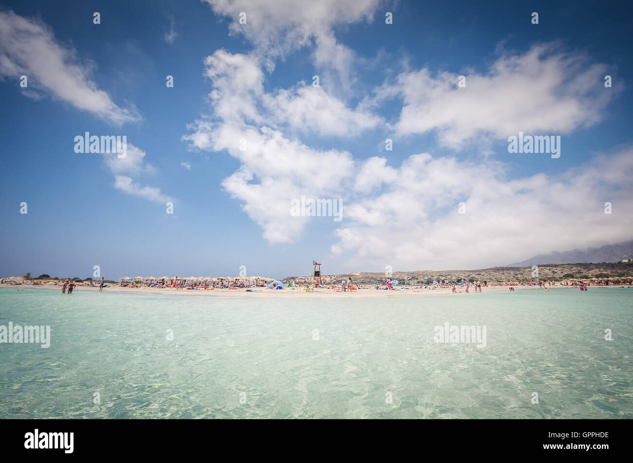 Elafonissi Laguna, Creta, Grecia. Elafonisi beach è una delle spiagge più belle d'Europa. Ci sono rosa e sabbia nera. Foto Stock