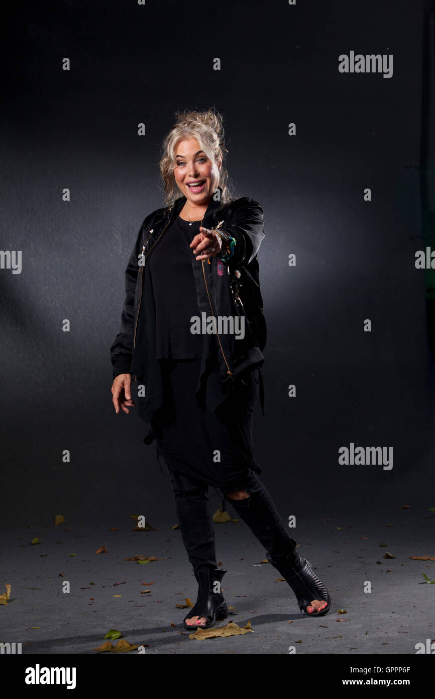 Brix Smith-Start, il cantante, chitarrista e presentatore televisivo, meglio conosciuto per essere un membro del post-punk band la caduta, all'Edinburgh International Book Festival. Edimburgo, Scozia. 20 Agosto 2016 Foto Stock