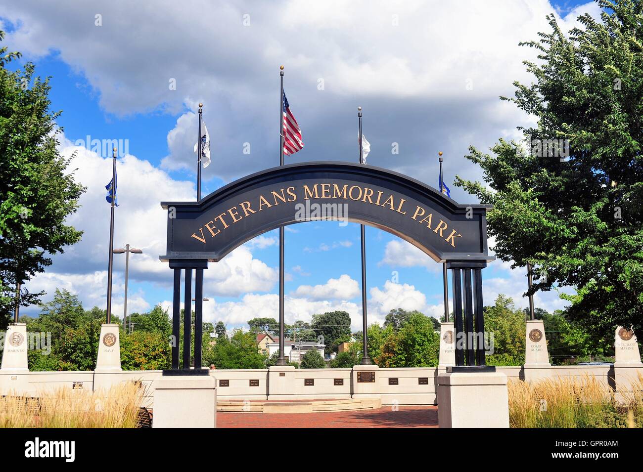 Un Veterans Memorial all'interno di un parco del proprio a Elgin, Illinois, Stati Uniti d'America. Foto Stock