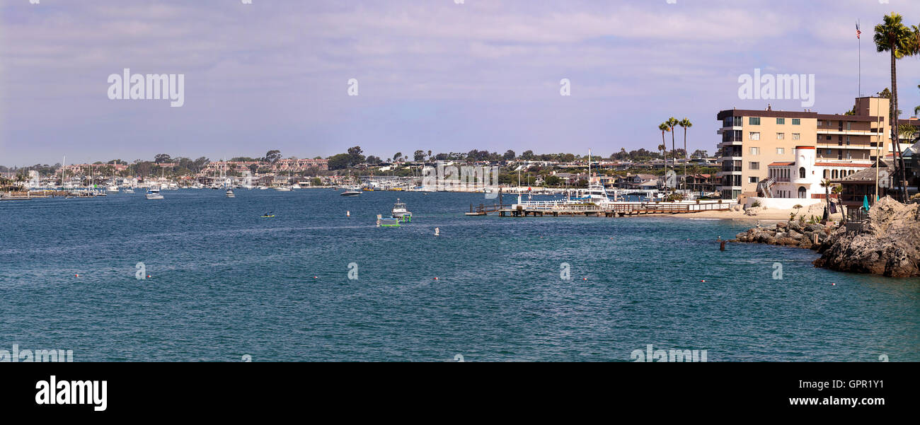 Corona del Mar porto vista panoramica dalla roccia in estate Foto Stock