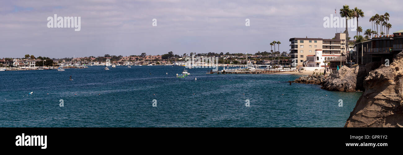 Corona del Mar porto vista panoramica dalla roccia in estate Foto Stock