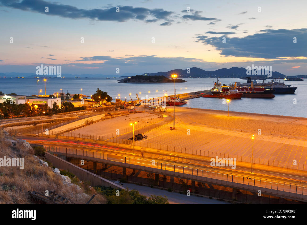 Porto del Pireo come visto da KERATSINI, Atene. Foto Stock