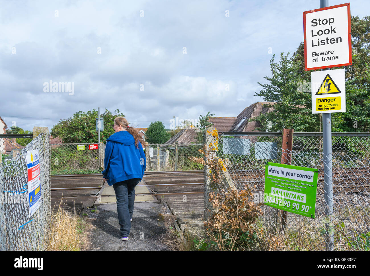 Pedonale di attraversamento ferroviario a Ferring, West Sussex, in Inghilterra, Regno Unito. Foto Stock