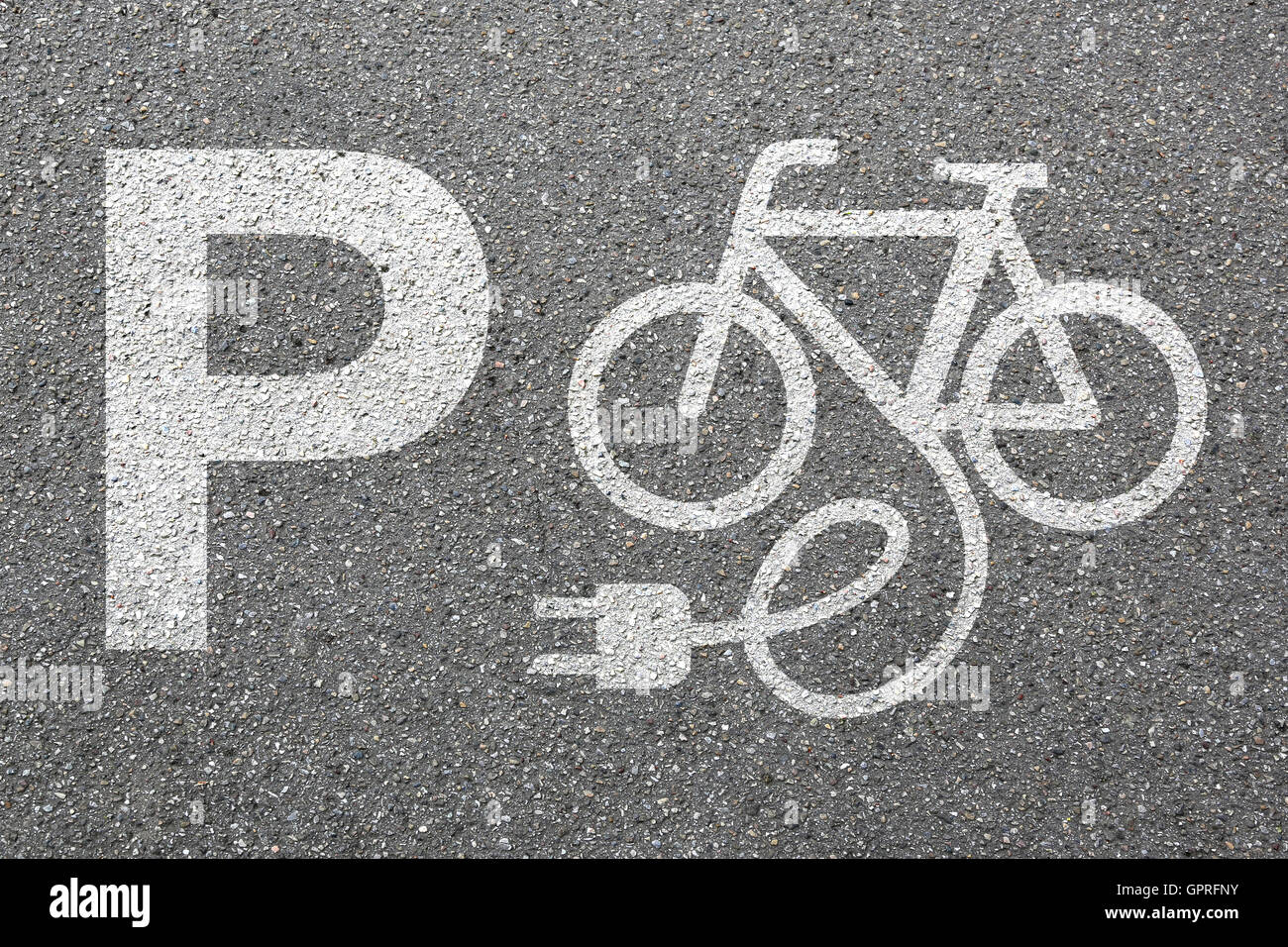 Parcheggio firmare E-Bike e bike park Ebike bicicletta elettrica elettro bicicletta eco friendly trasporti Foto Stock