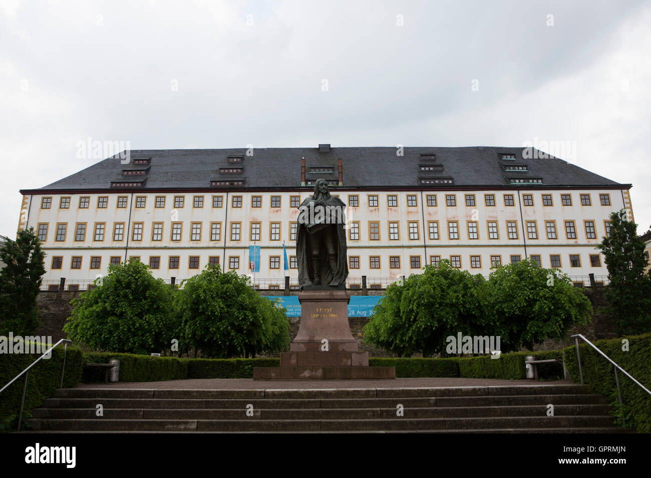 Statua di Ernest pie (Ernst der Fromme) nel Gotha, Germania. Si erge la statua di Palazzo Friedenstein. Foto Stock