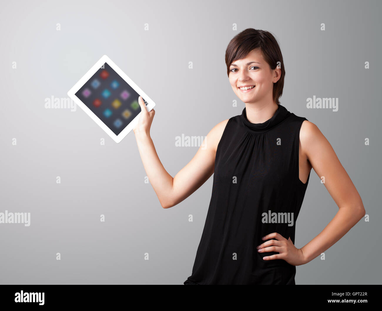 Donna moderna azienda tablet con icone colorate Foto Stock