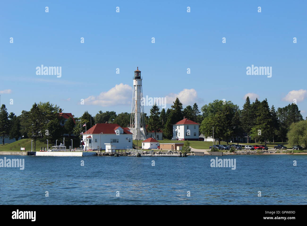 Acqua, Baia di storione Ship Canal, Storione Bay, Wisconsin, blu cielo Foto Stock