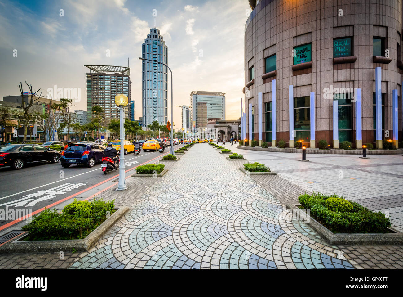 Grattacieli moderni a Banqiao, nella nuova città di Taipei, Taiwan. Foto Stock