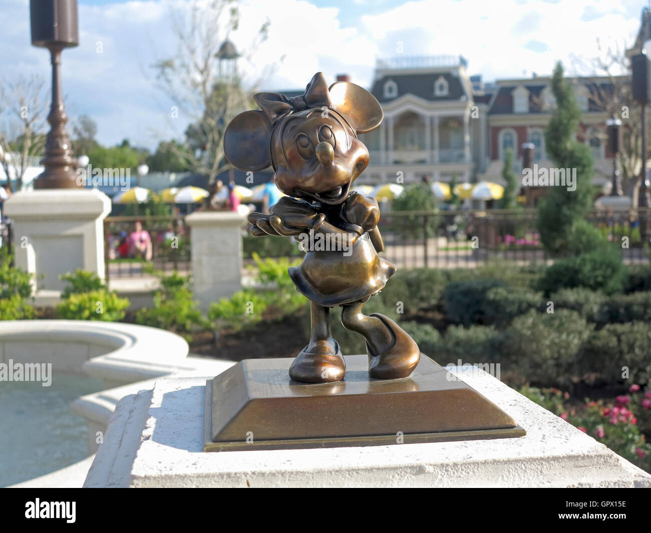 Orlando, Florida. Il 5 marzo 2015. La Minnie Mouse statua nella sua nuova posizione nel mozzo nuovo di Magic Kingdom, Disney World Foto Stock