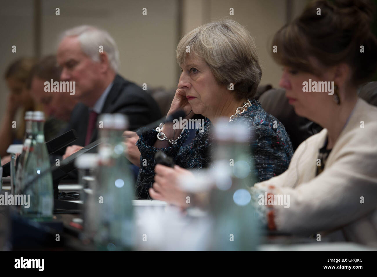 Il primo ministro Theresa Maggio tiene una riunione con il suo omologo indiano, Narendra Modi (invisibile), il secondo giorno del Vertice G20 di Hangzhou, Cina. Foto Stock