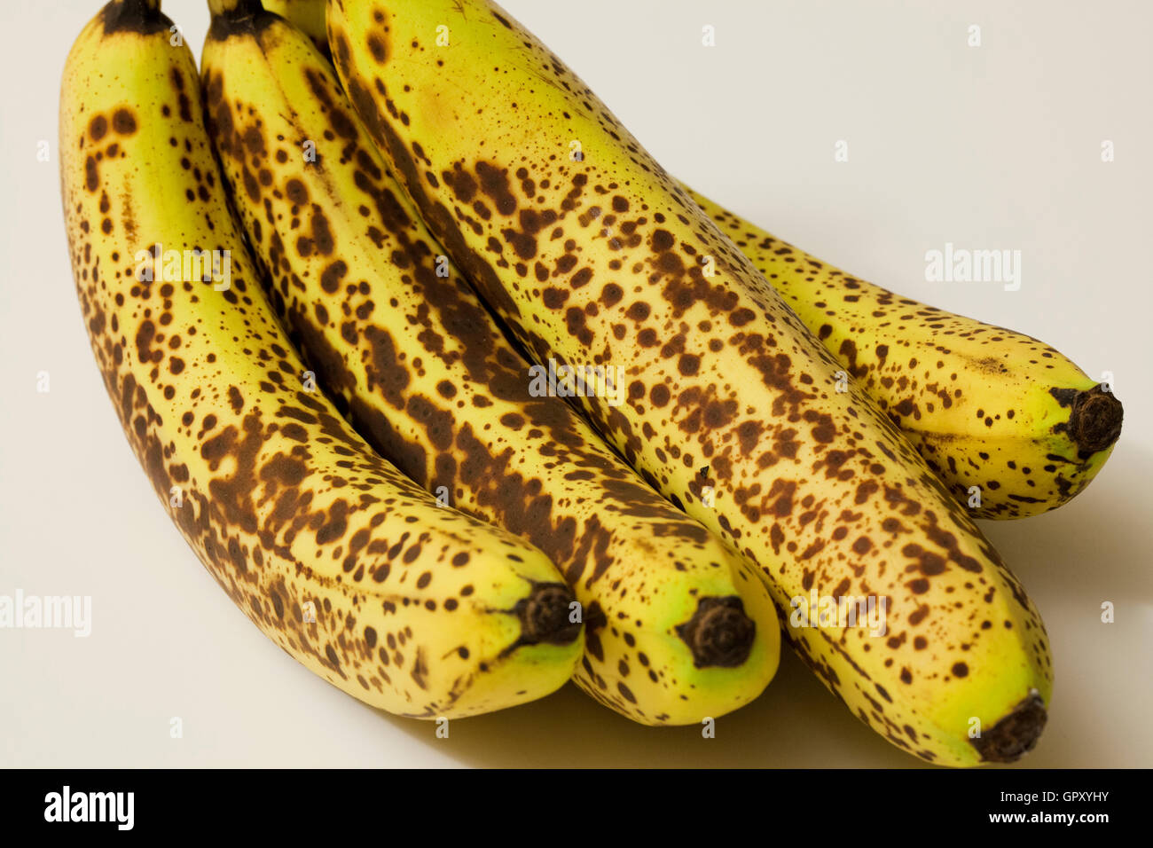 Banane stramature (macchie marroni) Foto Stock