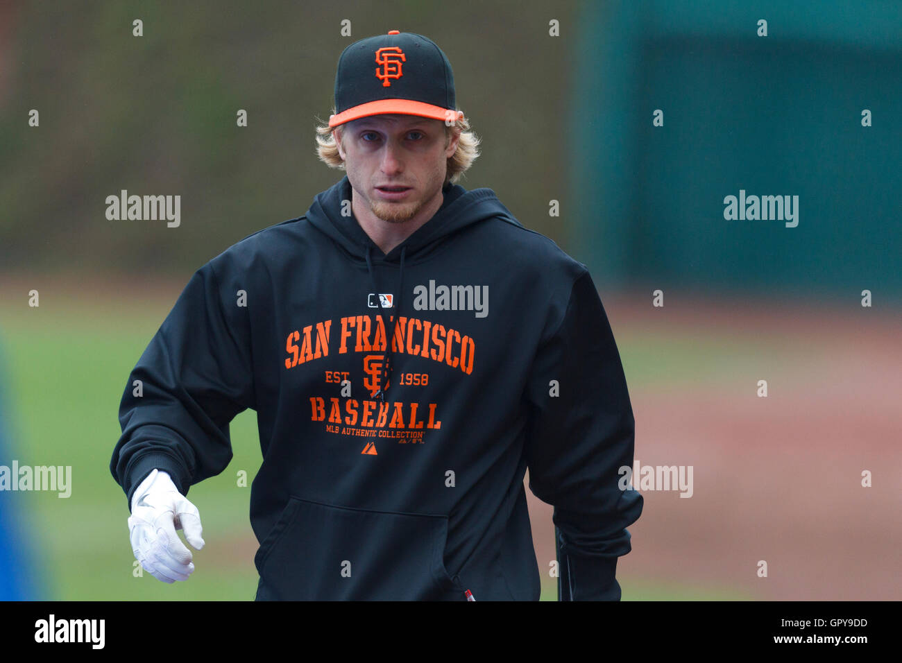 Maggio 14, 2011; Chicago, IL, Stati Uniti d'America; san francisco giants secondo baseman mike fontenot (14) si riscalda prima della partita contro il Chicago Cubs a Wrigley Field. san francisco ha sconfitto chicago 3-0 in una pioggia di gioco ridotto. Foto Stock