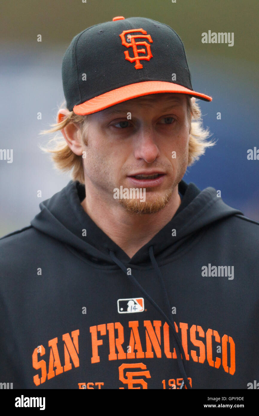 Maggio 14, 2011; Chicago, IL, Stati Uniti d'America; San Francisco Giants secondo baseman Mike Fontenot (14) si riscalda prima della partita contro il Chicago Cubs a Wrigley Field. San Francisco ha sconfitto Chicago 3-0 in una pioggia di gioco ridotto. Foto Stock