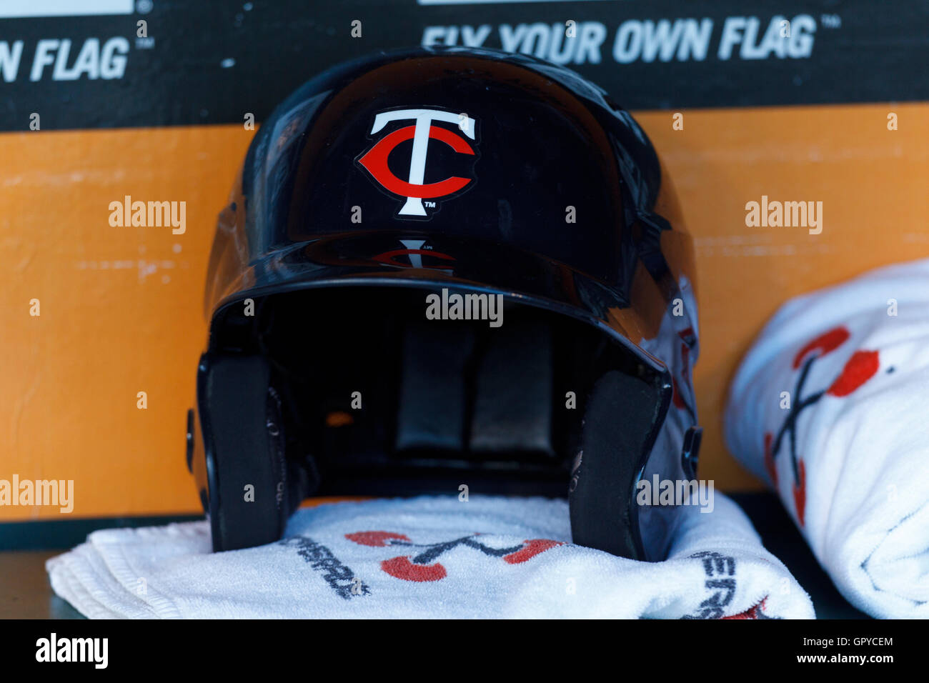 Giugno 21, 2011; San Francisco, CA, Stati Uniti d'America; vista generale del Minnesota Twins batting casco in piroga prima che la partita contro i San Francisco Giants di AT&T Park. Foto Stock