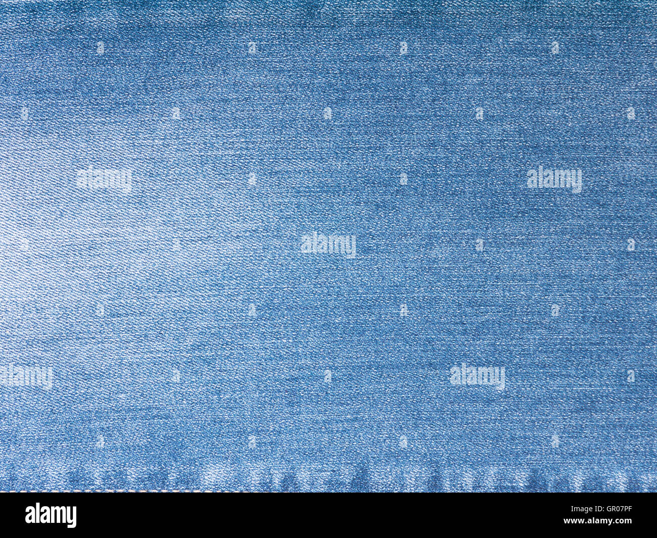 Luce blu lavato sbiadito di tessuto denim sfondo Foto Stock