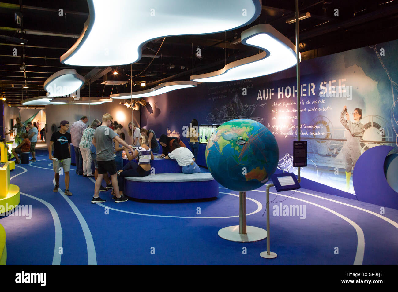 Germania, Colonia, la mostra nave MS Wissenschaft (Schience MS. Sulla nave il mondo dei mari e degli oceani è mostrato. Foto Stock