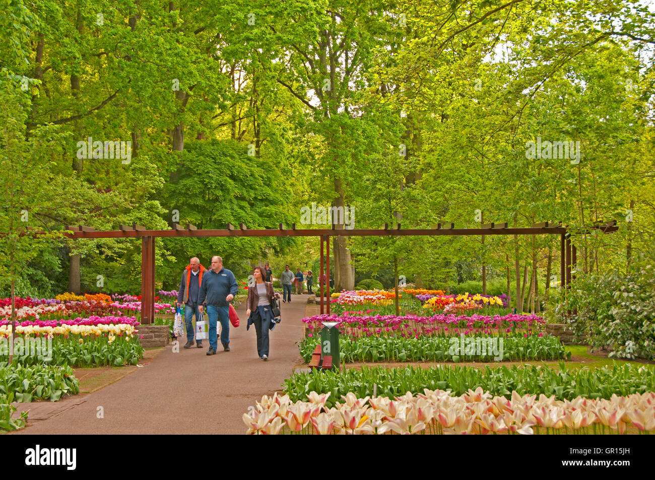I turisti al sito di uscita dei giardini Keukenhof Lisse, Olanda Foto Stock