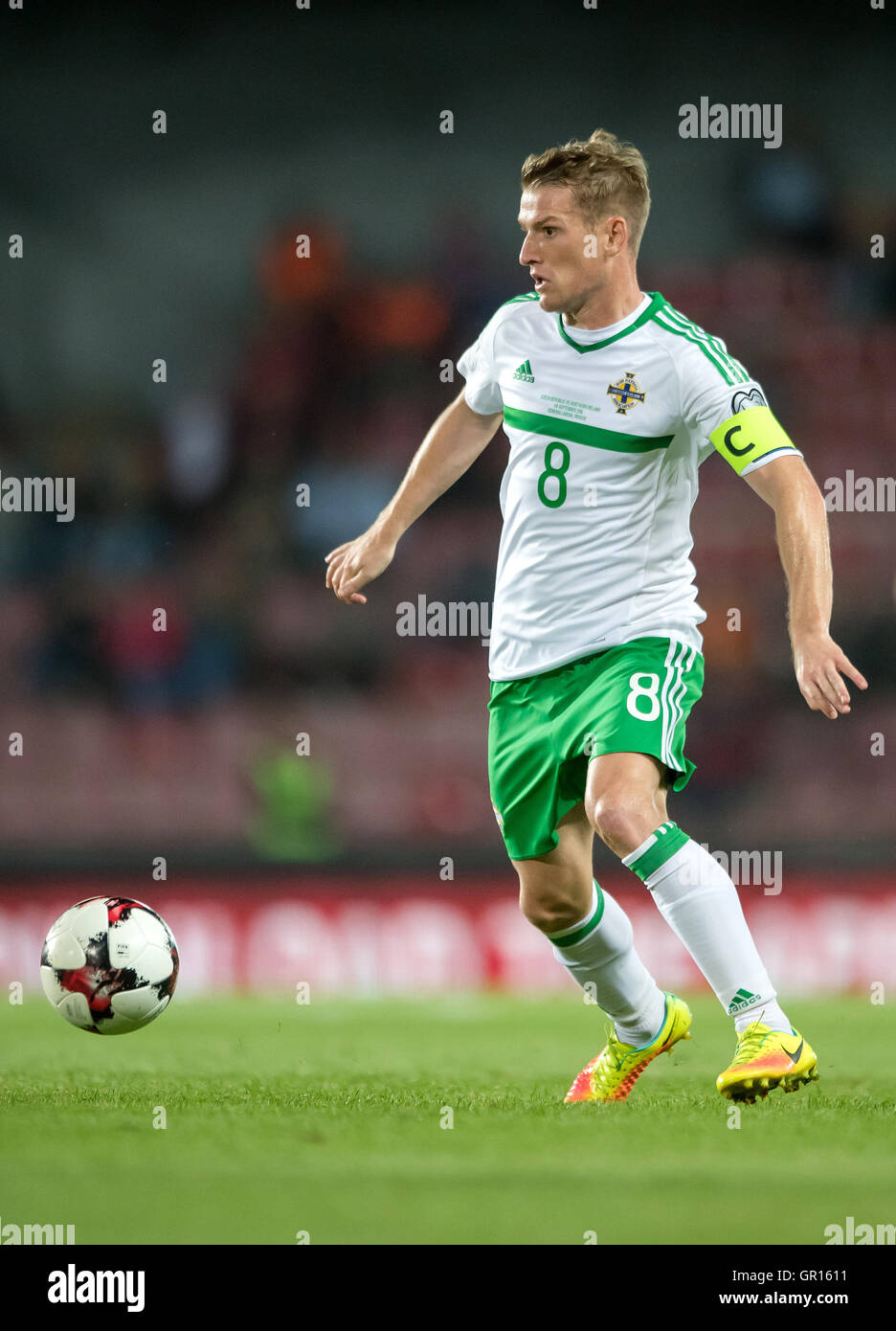 Praga, Repubblica Ceca. 04 Sep, 2016. Steven Davis (Irlanda del Nord) durante la Coppa del Mondo di calcio associati alla promozione europea partita di calcio tra la Repubblica ceca e Irlanda del Nord a Praga Repubblica Ceca, 04 settembre 2016. Foto: Thomas Eisenhuth/dpa - nessun filo SERVICE -/dpa/Alamy Live News Foto Stock