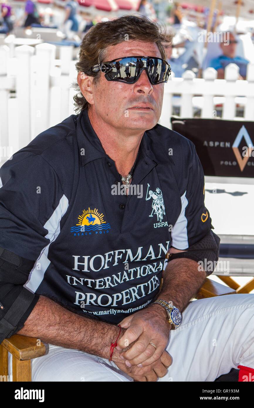 Imperial Beach, CA, US. 3 Sep, 2016. Dopo 80 anni di Polo ha restituito alle spiagge di Coronado. Posto di fronte al Majestic Hotel del Coronado, Polo America ha collaborato con Hotel del Coronado per presentare il Polo America Beach Polo Cup.dodici giocatori di polo e cinquanta cavalli plus ha preso alla spiaggia.quattro squadre hanno gareggiato in 14 obiettivo spiaggia torneo di polo.visto qui:.Juan Bollini di team Hoffman International properties, Juan ha giocato contro e lo perse per i suoi figli team. © Daren Fentiman/ZUMA filo/Alamy Live News Foto Stock