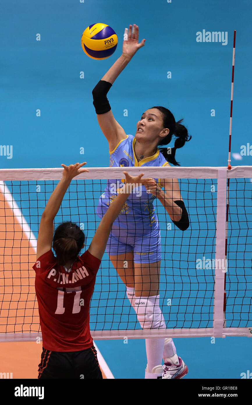 Laguna Provincia, Filippine. 6 Sep, 2016. Sana Anarkulova di VC degli Altai Kazakistan (R) compete contro Oanh Doan Thi Lam di Thongtin Lien Viet Post Bank Vietnam durante la loro classificazione partita nel 2016 donne asiatiche's Club campionato volley in Laguna Provincia, Filippine, Sett. 6, 2016. VC degli Altai Kazakistan ha vinto 3-0. © Rouelle Umali/Xinhua/Alamy Live News Foto Stock