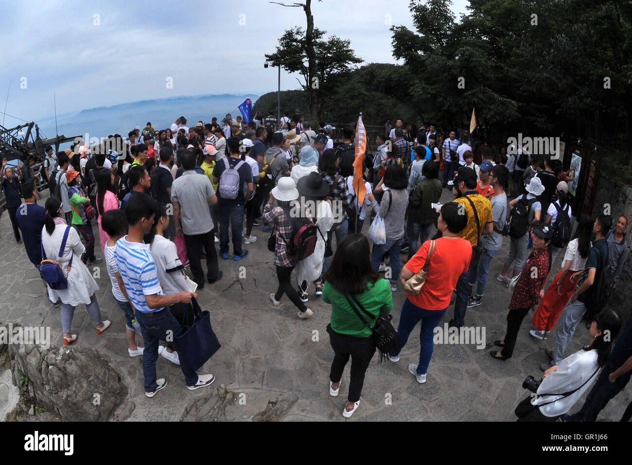 Zhangjiajie, provincia cinese di Hunan. 7 Sep, 2016. La gente visita il Tianmen Mountain National Forest Park di Zhangjiajie, centrale provincia cinese di Hunan, Sett. 7, 2016. © lunga Hongtao/Xinhua/Alamy Live News Foto Stock