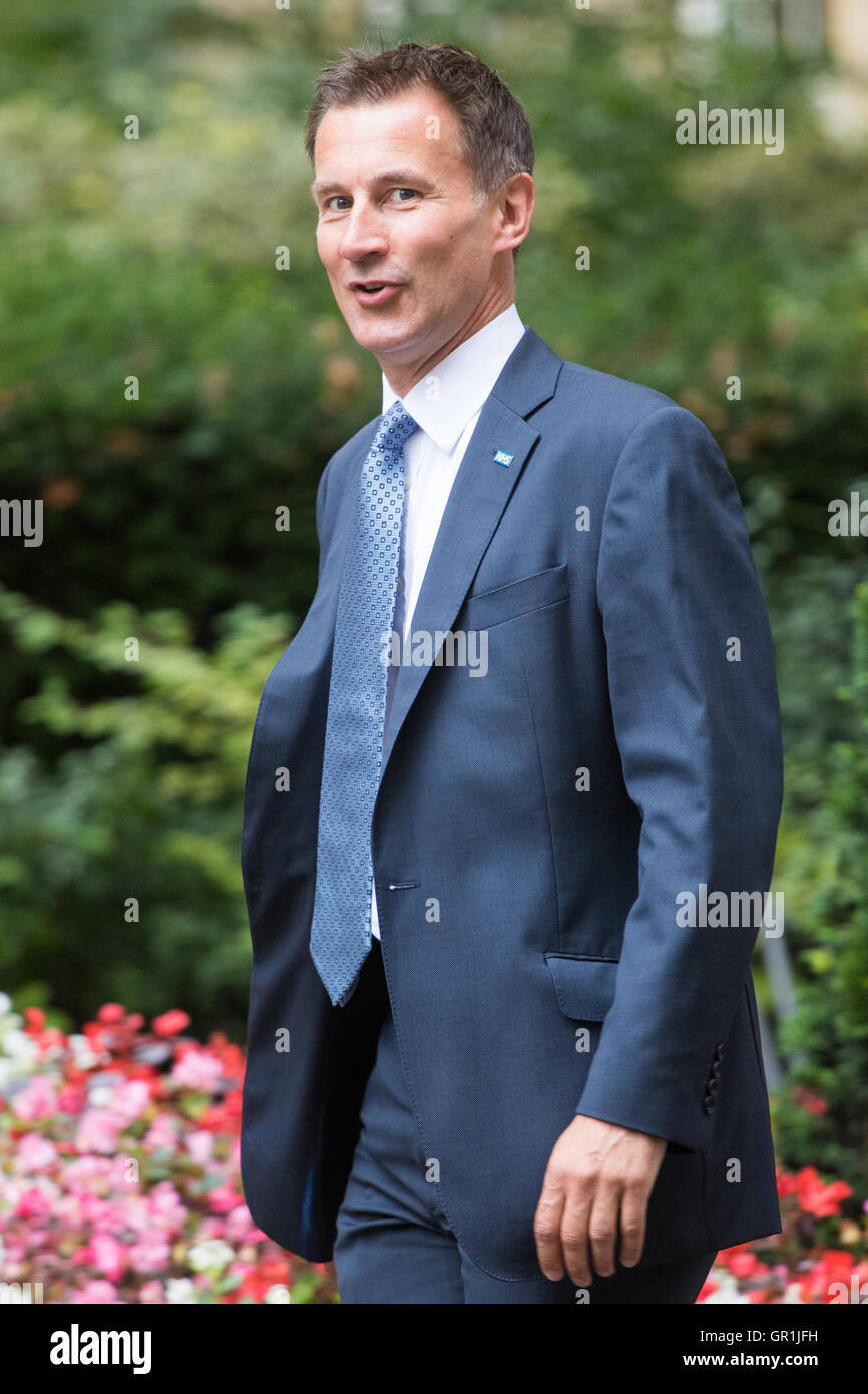 Londra, Regno Unito. 6 Settembre, 2016. Segretaria di salute Jeremy Hunt arriva a Downing street settimanale per la riunione di gabinetto dopo la pausa estiva dei lavori parlamentari. Credito: Paolo Davey/Alamy Live News Foto Stock