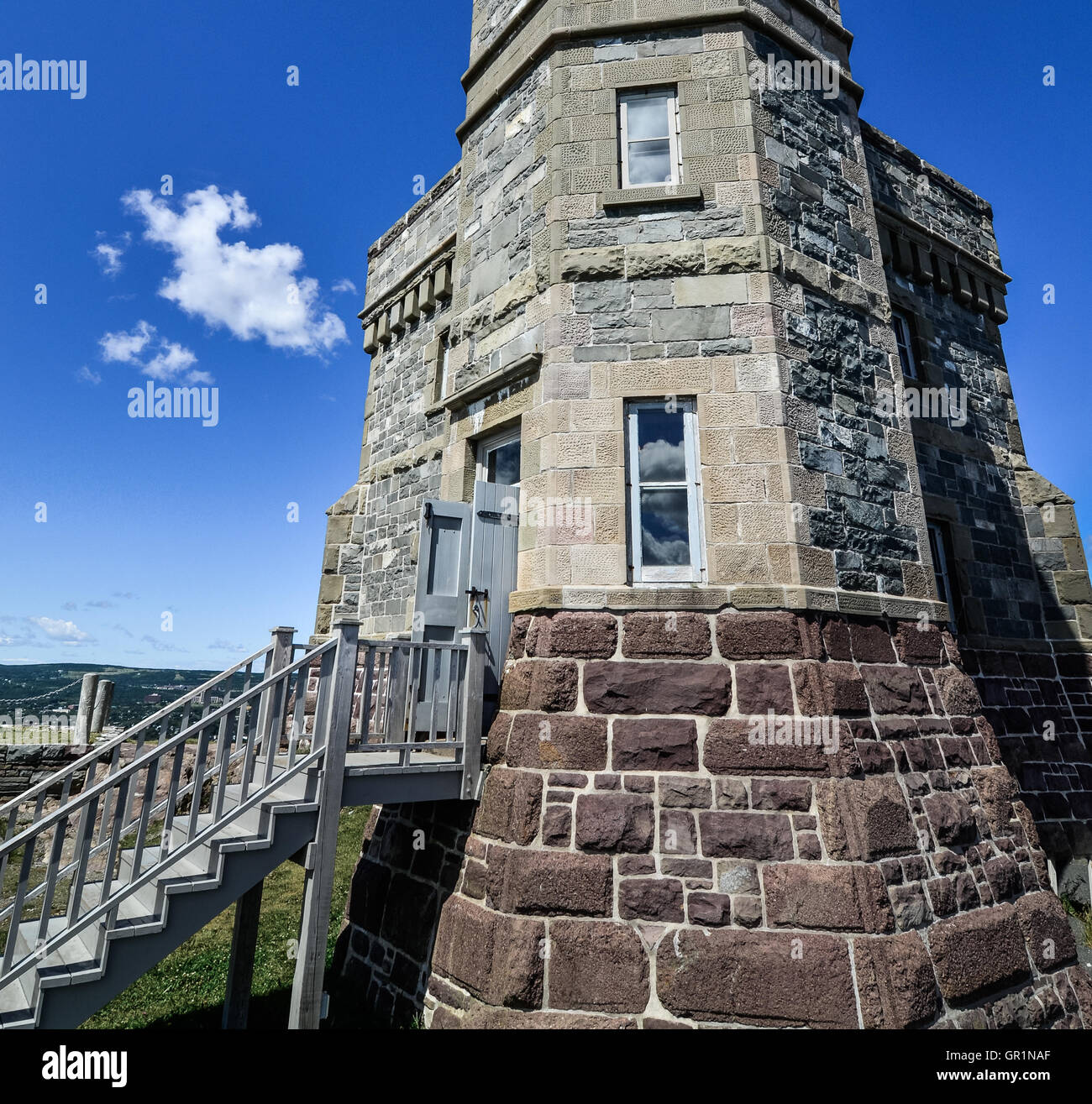 Dettaglio di entrata per le comunicazioni radio torre, Signal Hill, San Giovanni, Terranova, Canada. Foto Stock