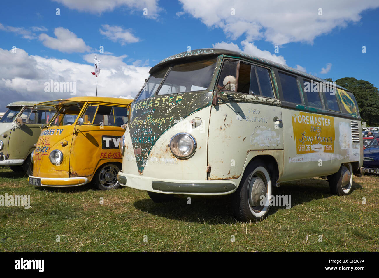 VW split-screen furgoni presso il Viva Skeg Vegas Classic VW mostra, Revesby Park, Lincolnshire, Regno Unito. Foto Stock