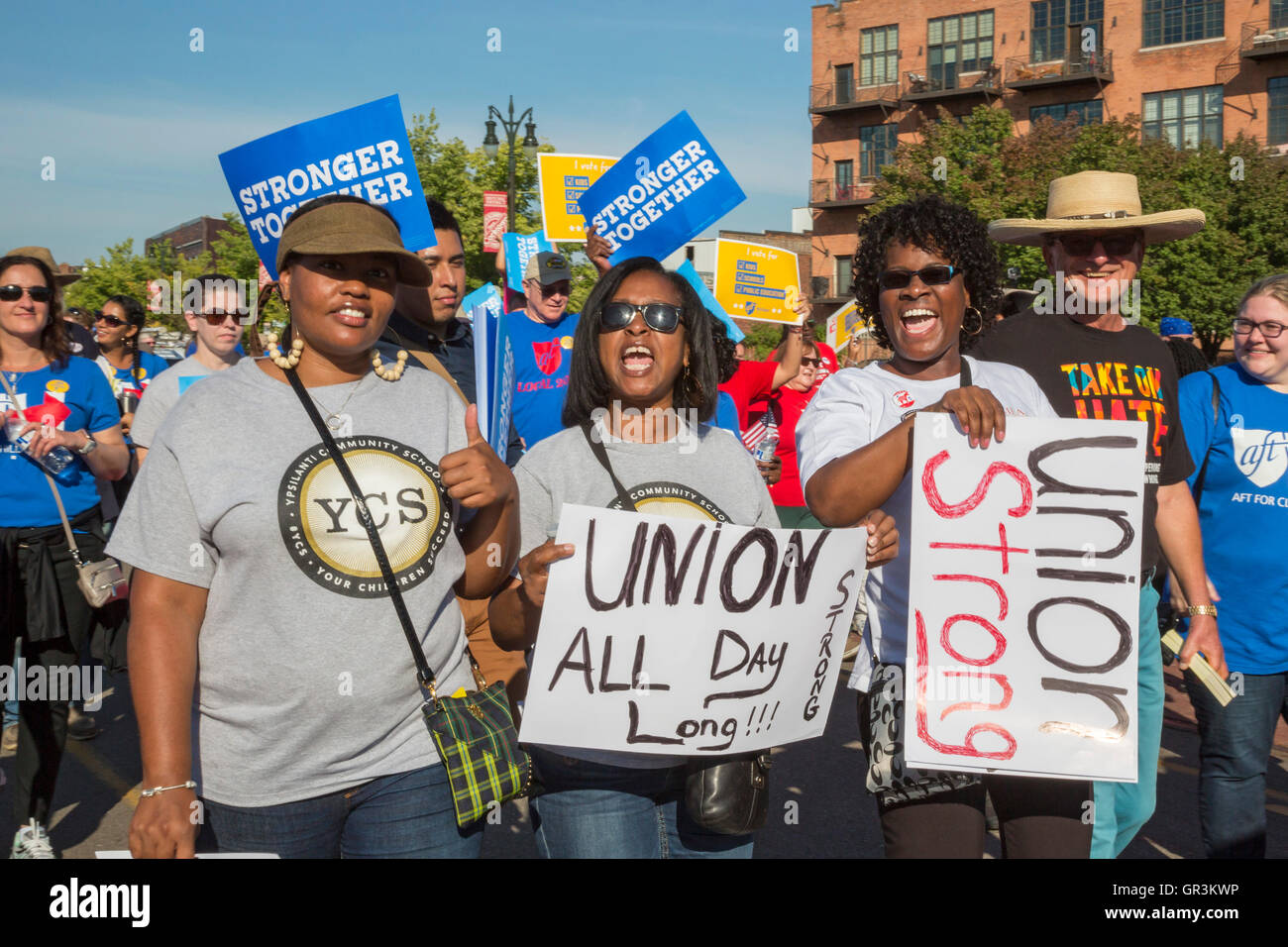 Detroit, Michigan - membri del sindacato marzo a Detroit la parata del giorno del lavoro. Foto Stock