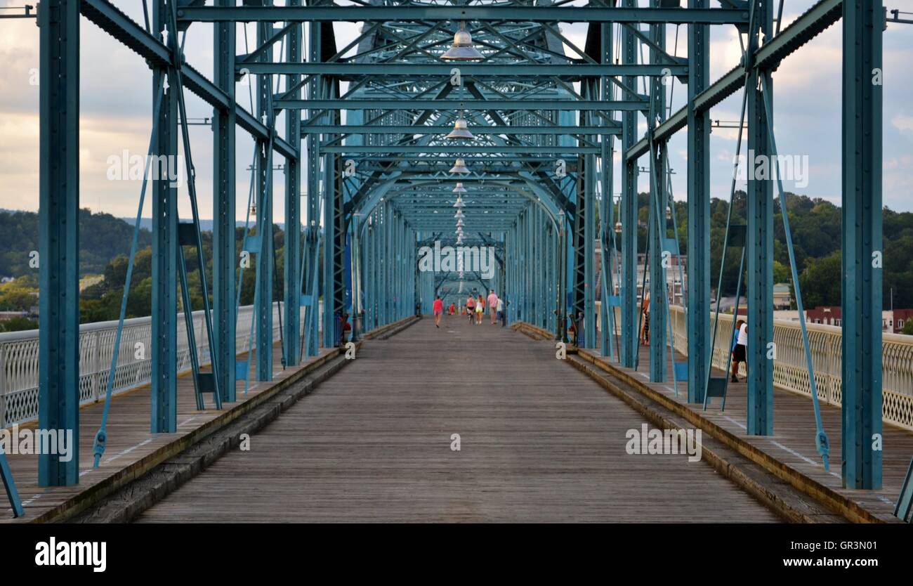 Il blue Walnut Street Bridge a Chattanooga, Tennessee Foto Stock