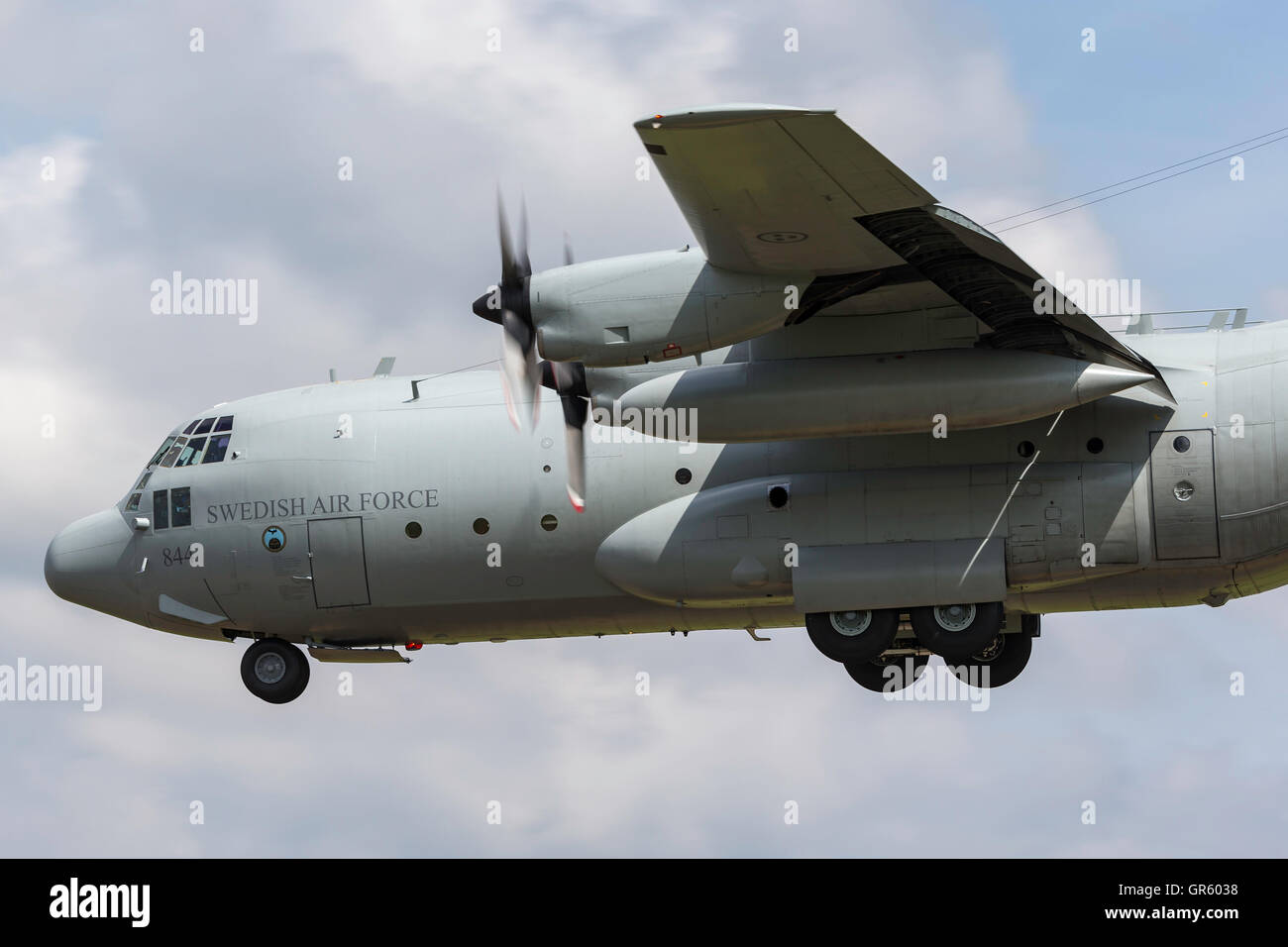 Swedish Air Force Lockheed C-130H Hercules aeromobili cargo presso il Royal International Air Tattoo (RIAT) a RAF Fairford Foto Stock