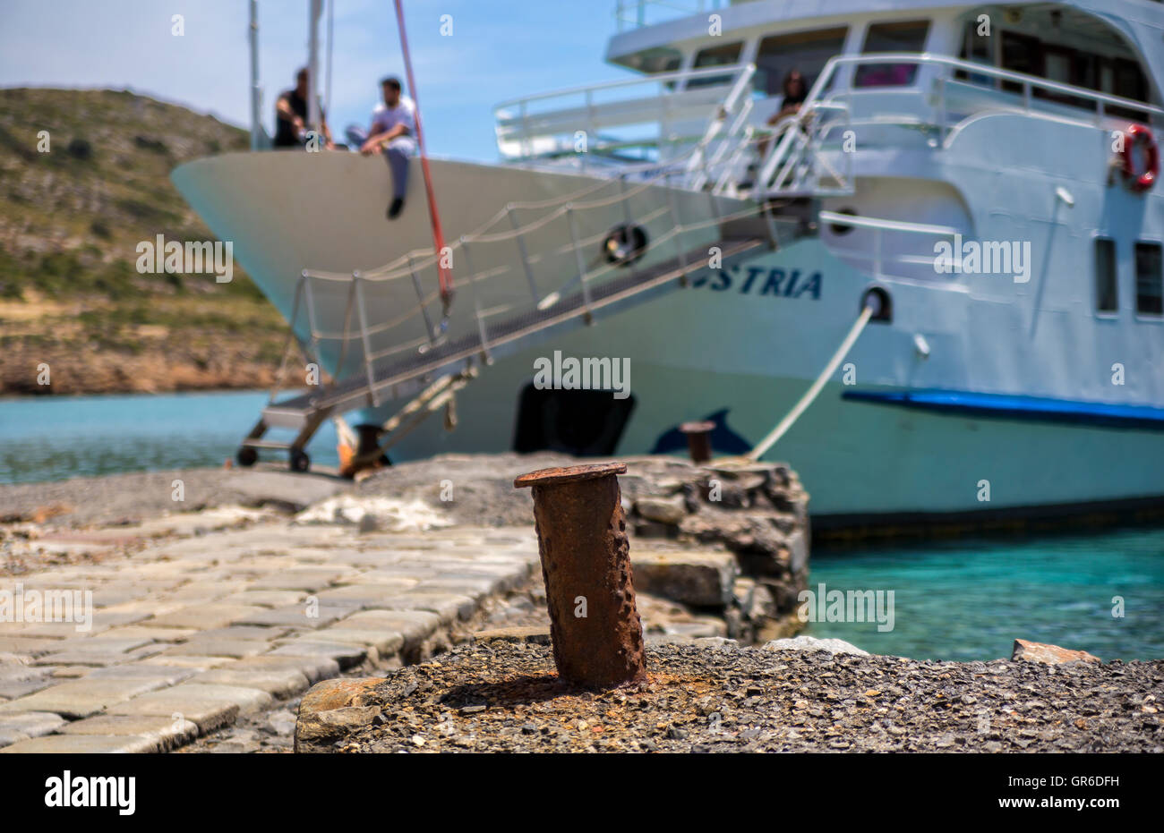 Una nave in attesa per i passeggeri Foto Stock