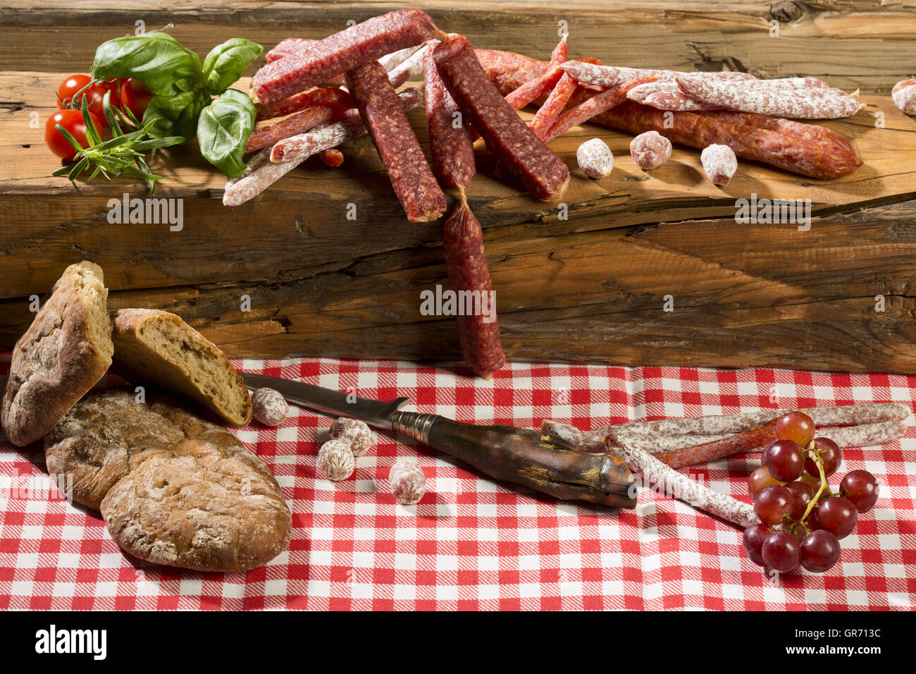 Varietà di salame Foto Stock