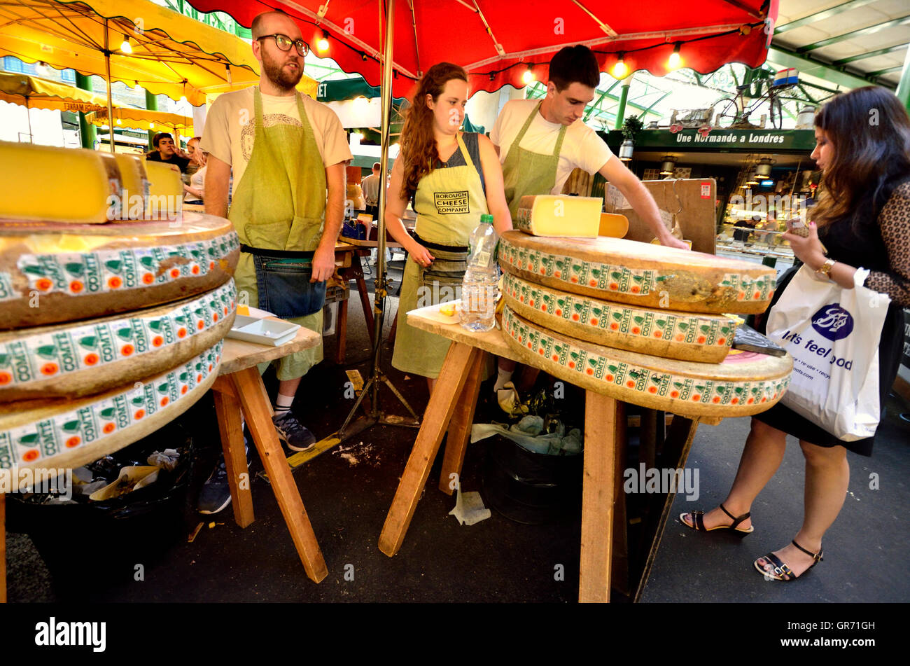 Londra, Inghilterra, Regno Unito. Borough Market, Southwark. Formaggio - stallo Borough Cheese Company Foto Stock