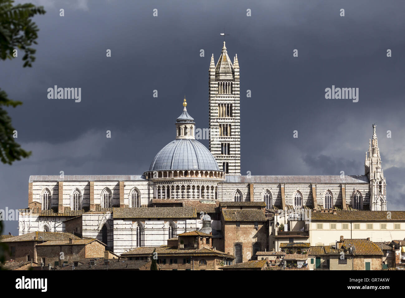 Siena, Cattedrale Cattedrale di Santa Maria Assunta con la Città Vecchia, Toscana, Italia Foto Stock