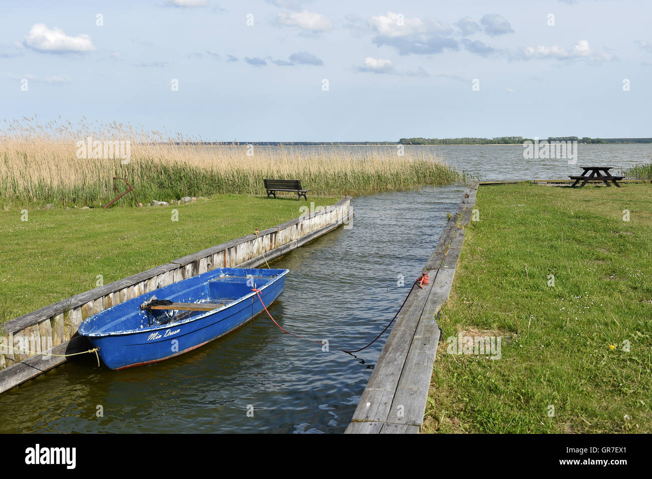 Canotto sul Darßer Bodden Foto Stock