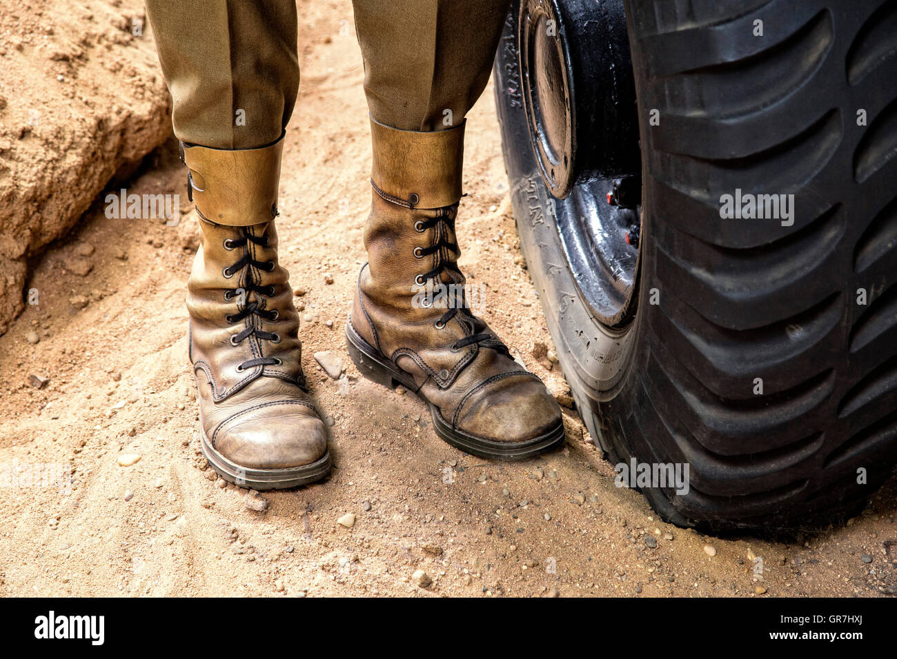 Old soldiers boots immagini e fotografie stock ad alta risoluzione - Alamy