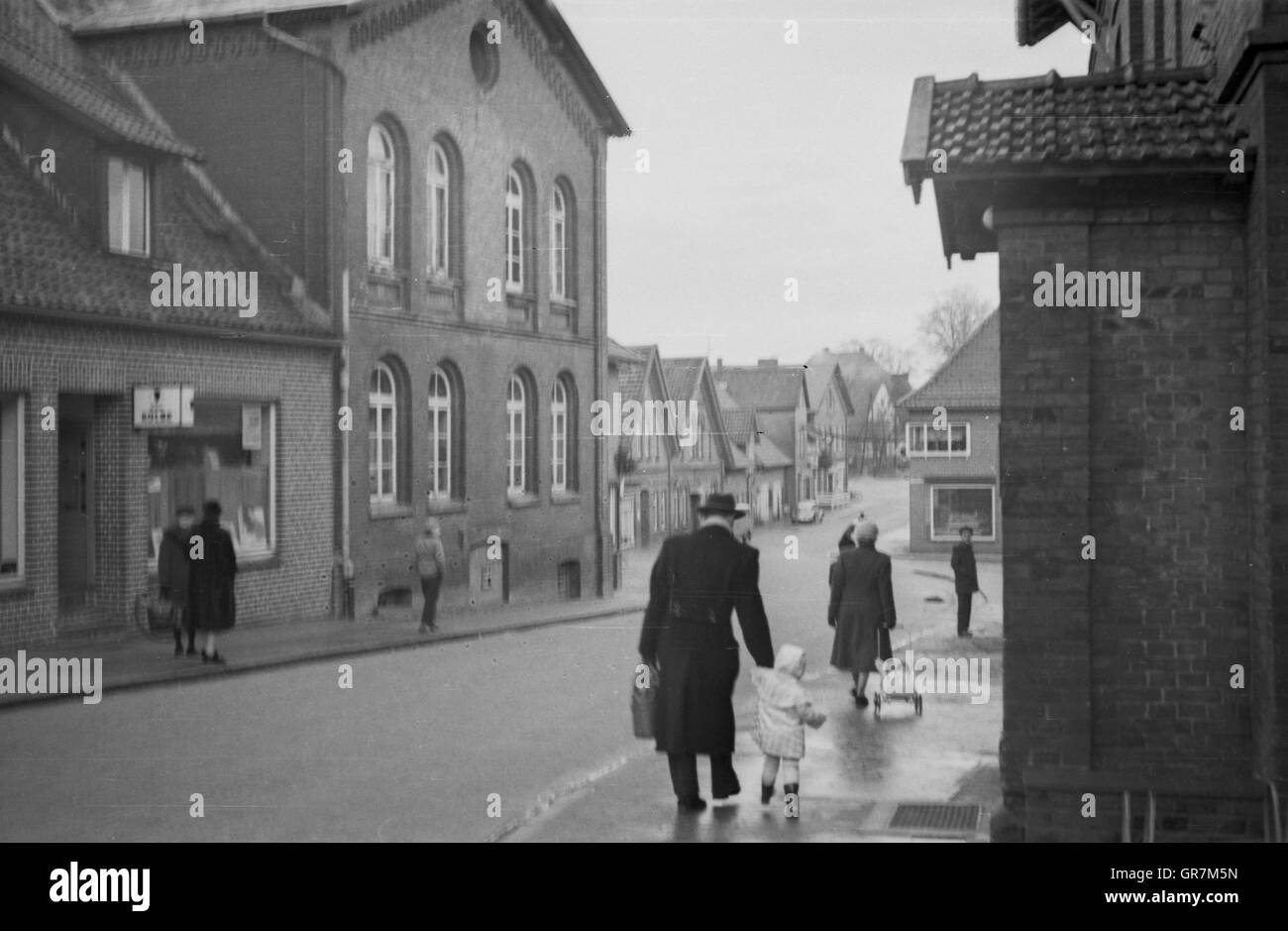 La vita del villaggio 1956 BW Foto Stock