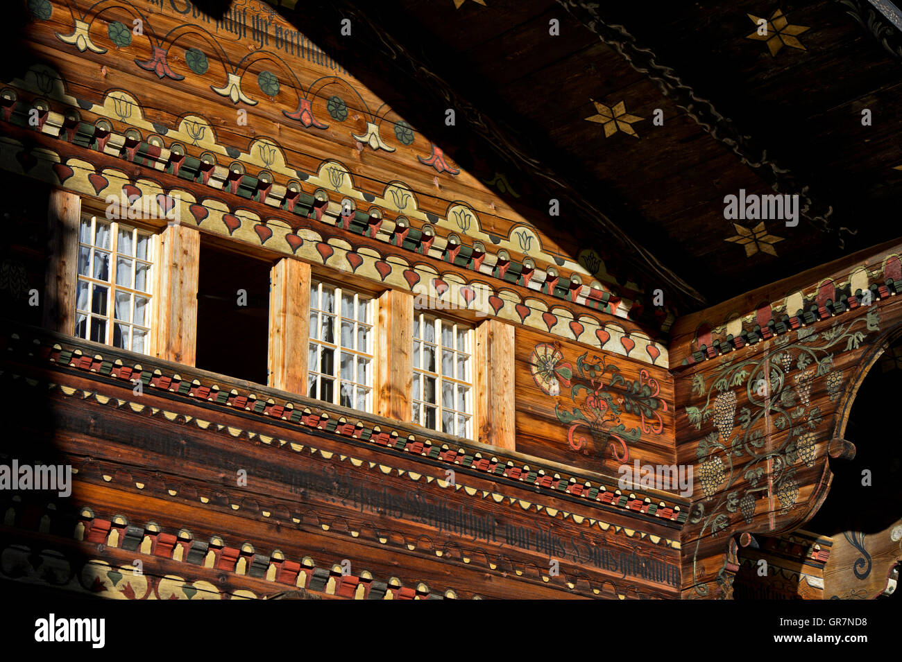 Tradizionale casa colonica Simmental, Knutti Mansion, Därstetten, Simmental, Svizzera Foto Stock