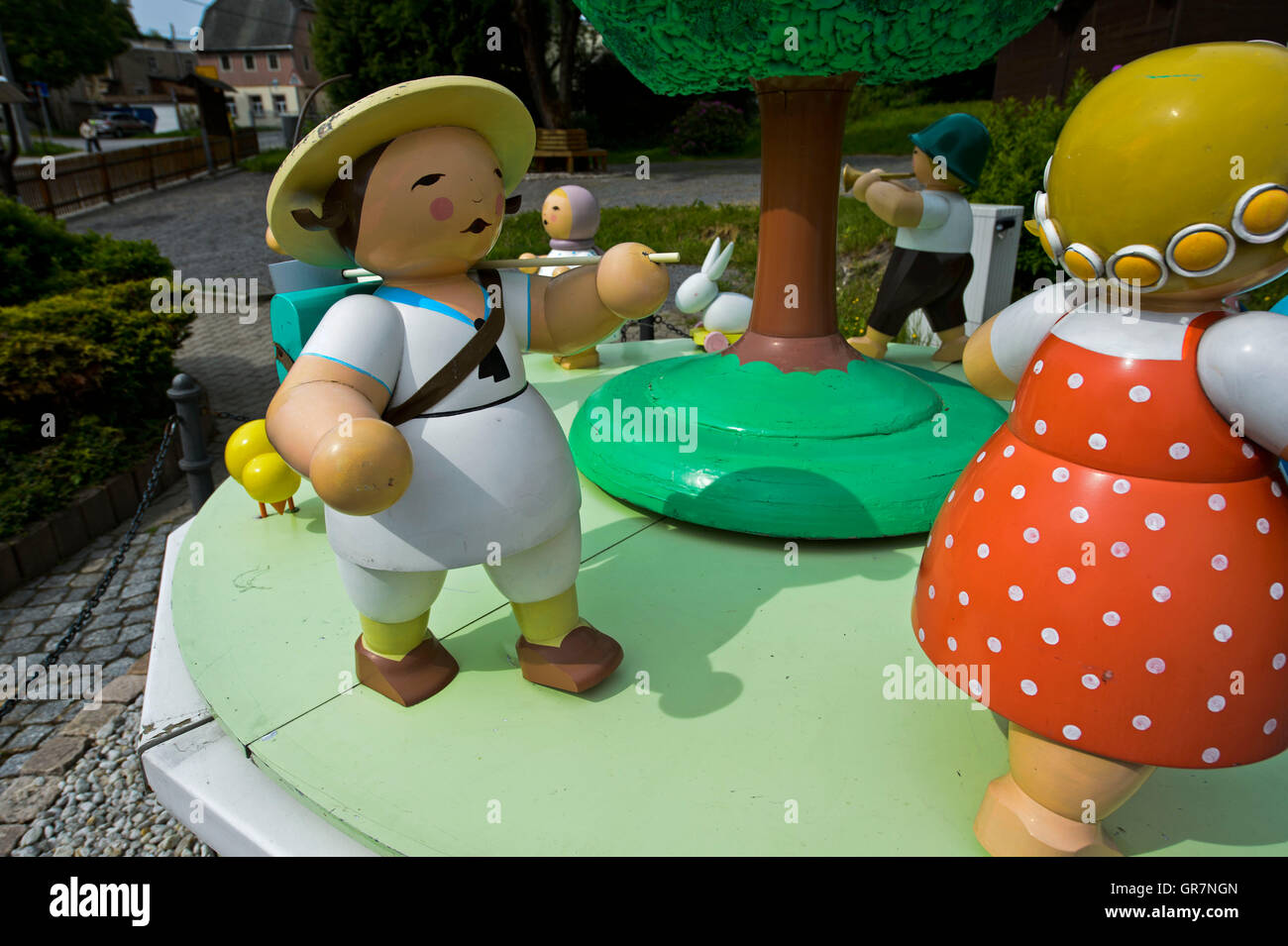 Tradizionali di montagna di minerale di arte popolare, figure in legno su una scatola musicale, Grünhainichen, Monti Metalliferi, Sassonia, Germania Foto Stock