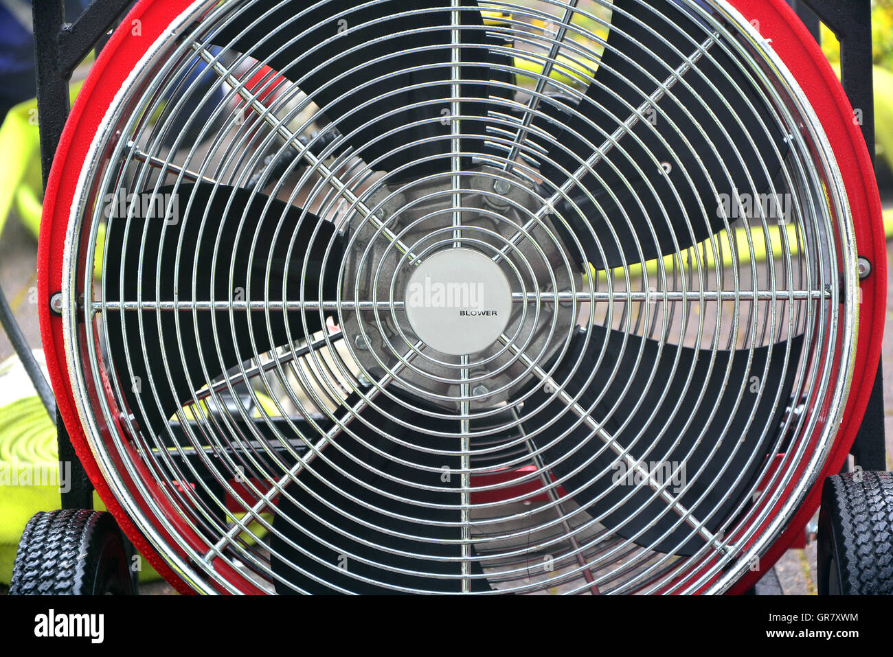 Ventilatore industriale ventilatore per vigili del fuoco a soffiare in casa Foto Stock