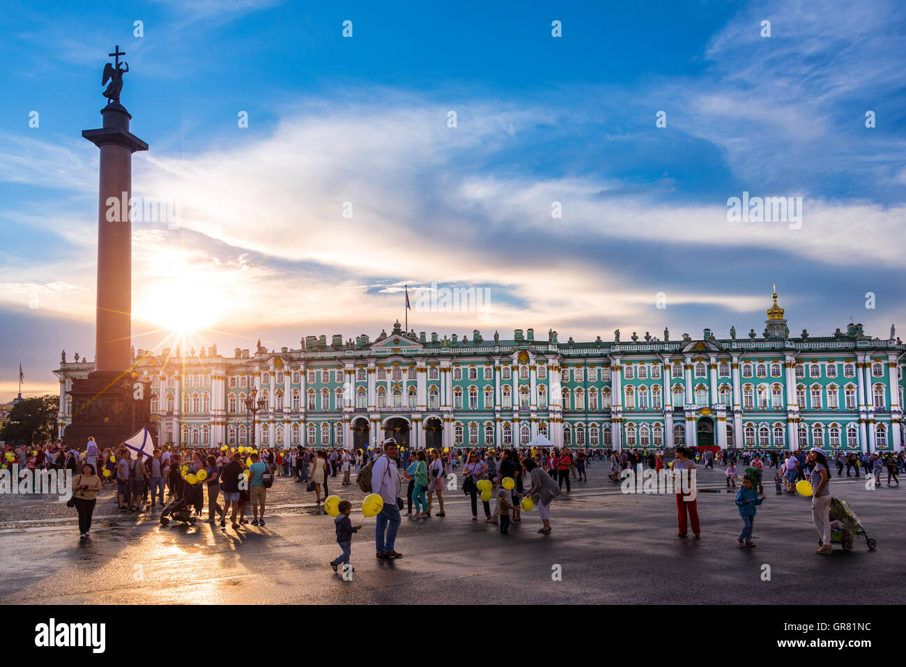 L'eremo, Winter Palace e Alexander colonna al tramonto sulla Piazza del Palazzo San Pietroburgo Russia Foto Stock
