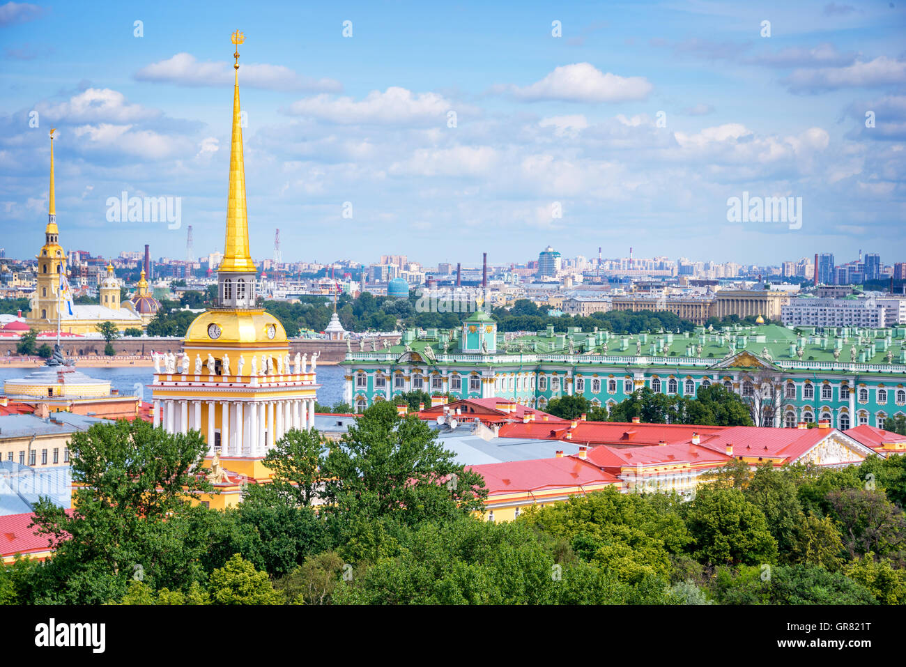 Vista aerea dell'Ammiragliato torre e l'Eremo di San Pietroburgo, Russia Foto Stock