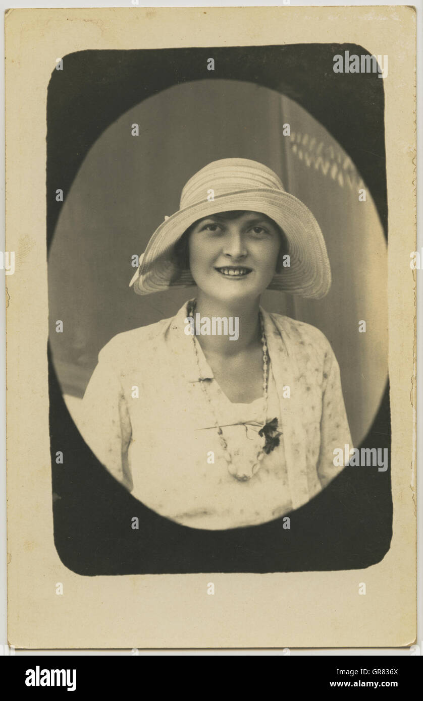 Donna con cappello 1930BW Foto Stock