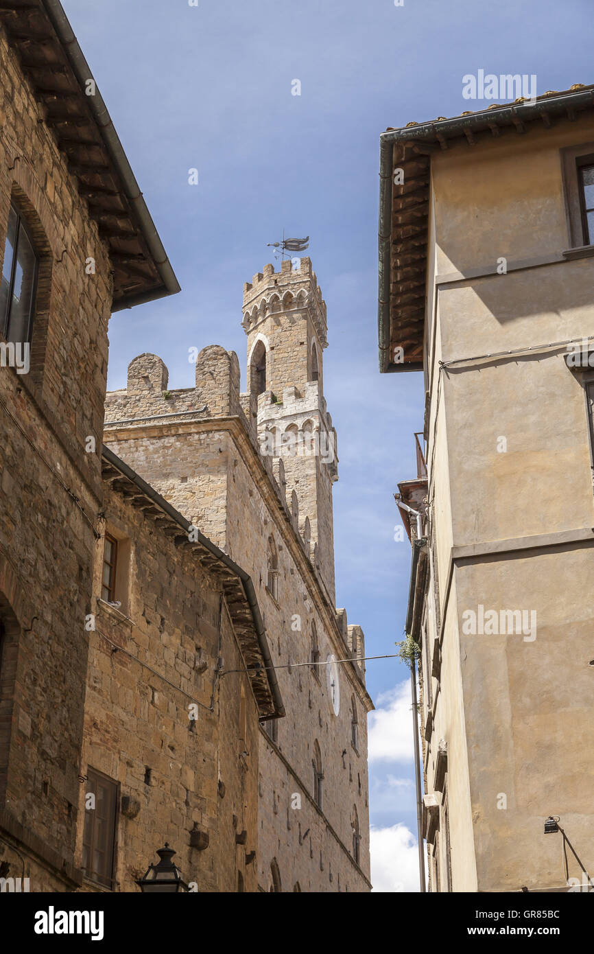 Volterra, Torre Campanaria Palazzo Pretorio, Toscana, Italia Foto Stock