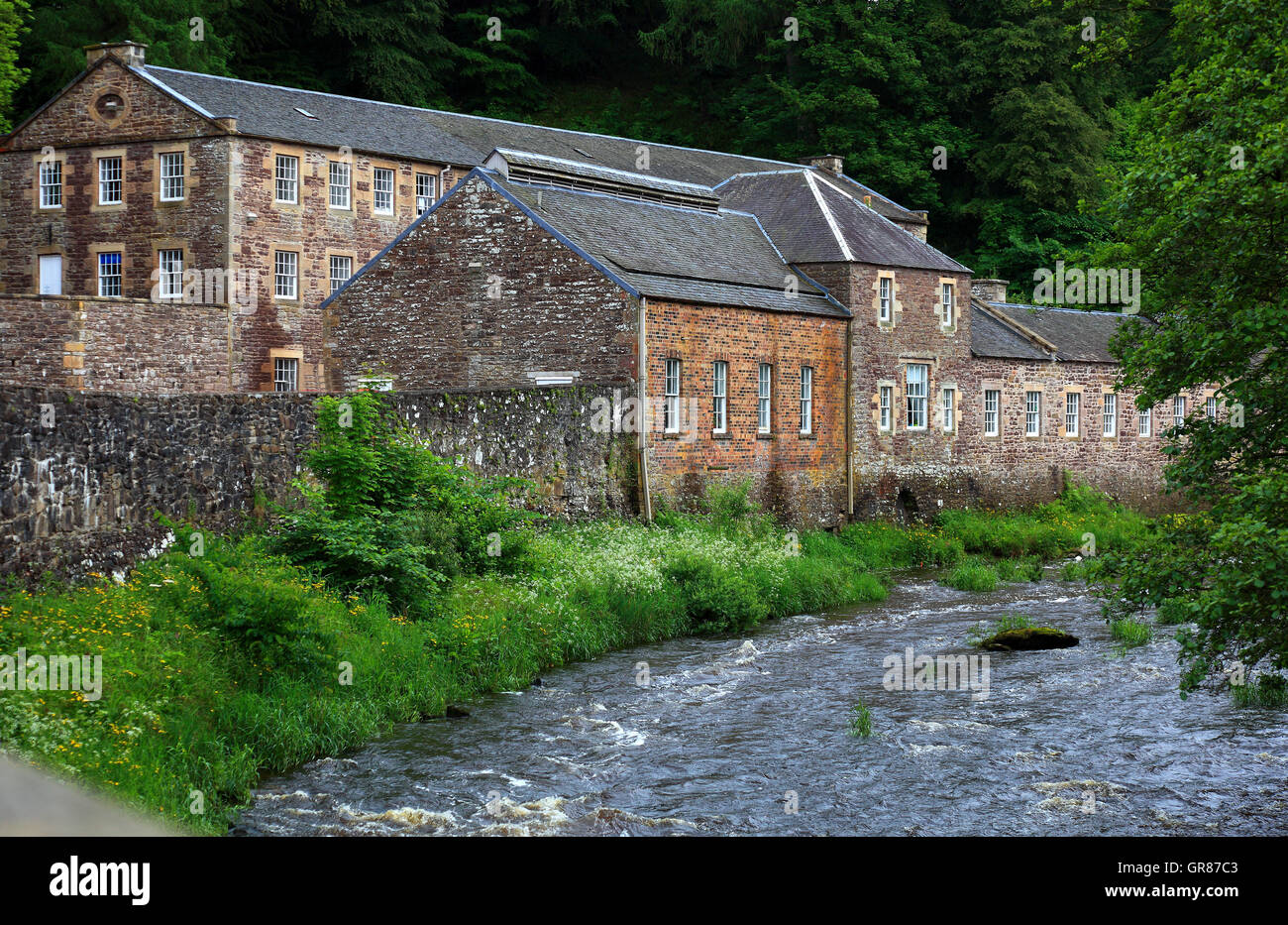 La Scozia, New Lanark in Scozia, con Lanark nella contea South Lanarkshire, ex cotone centro di fabbricazione dal fiume Cly Foto Stock